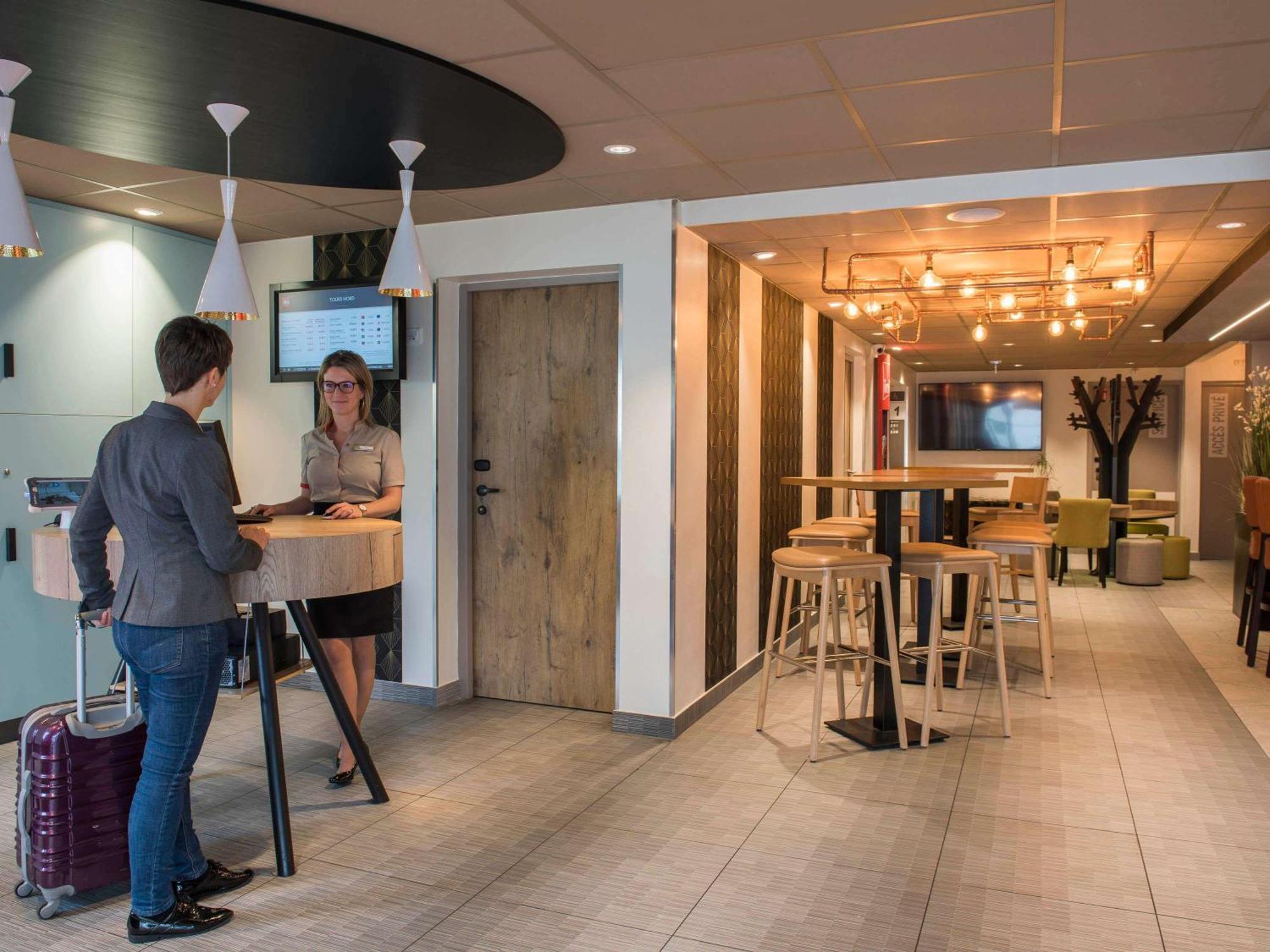 Отель Ibis Tours Nord Экстерьер фото